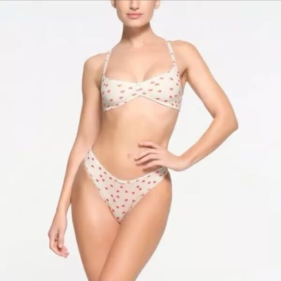 Skims Fits Everybody Picot Skimpy Scoop Bralette Ruby Heart Print Size XXS - Picture 2 of 10